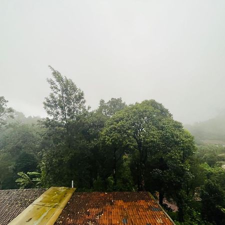 Red Stone Villas Coorg 马迪凯里 外观 照片