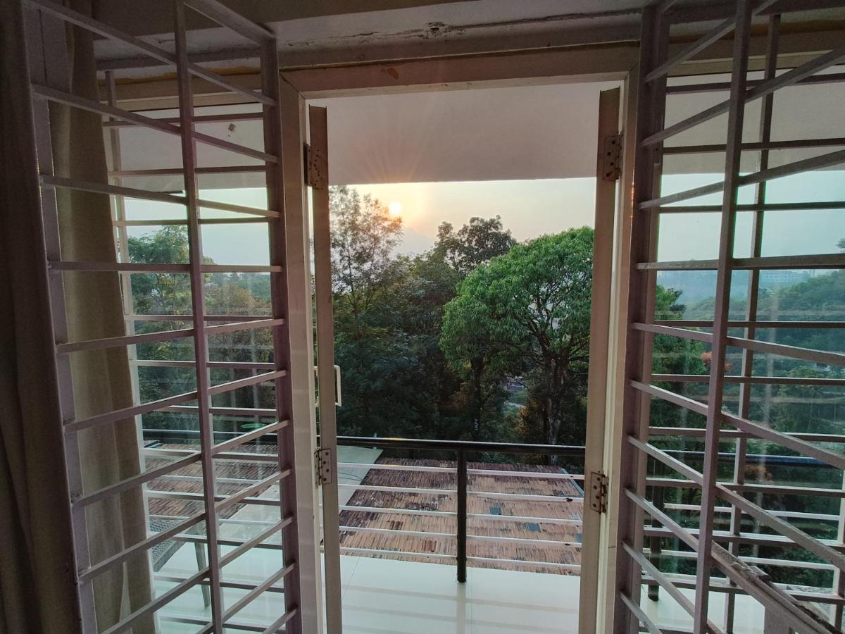 Red Stone Villas Coorg 马迪凯里 外观 照片