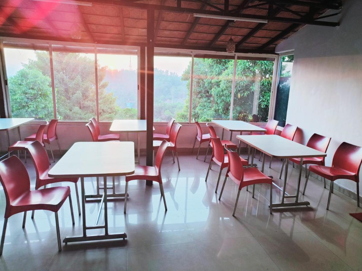 Red Stone Villas Coorg 马迪凯里 外观 照片