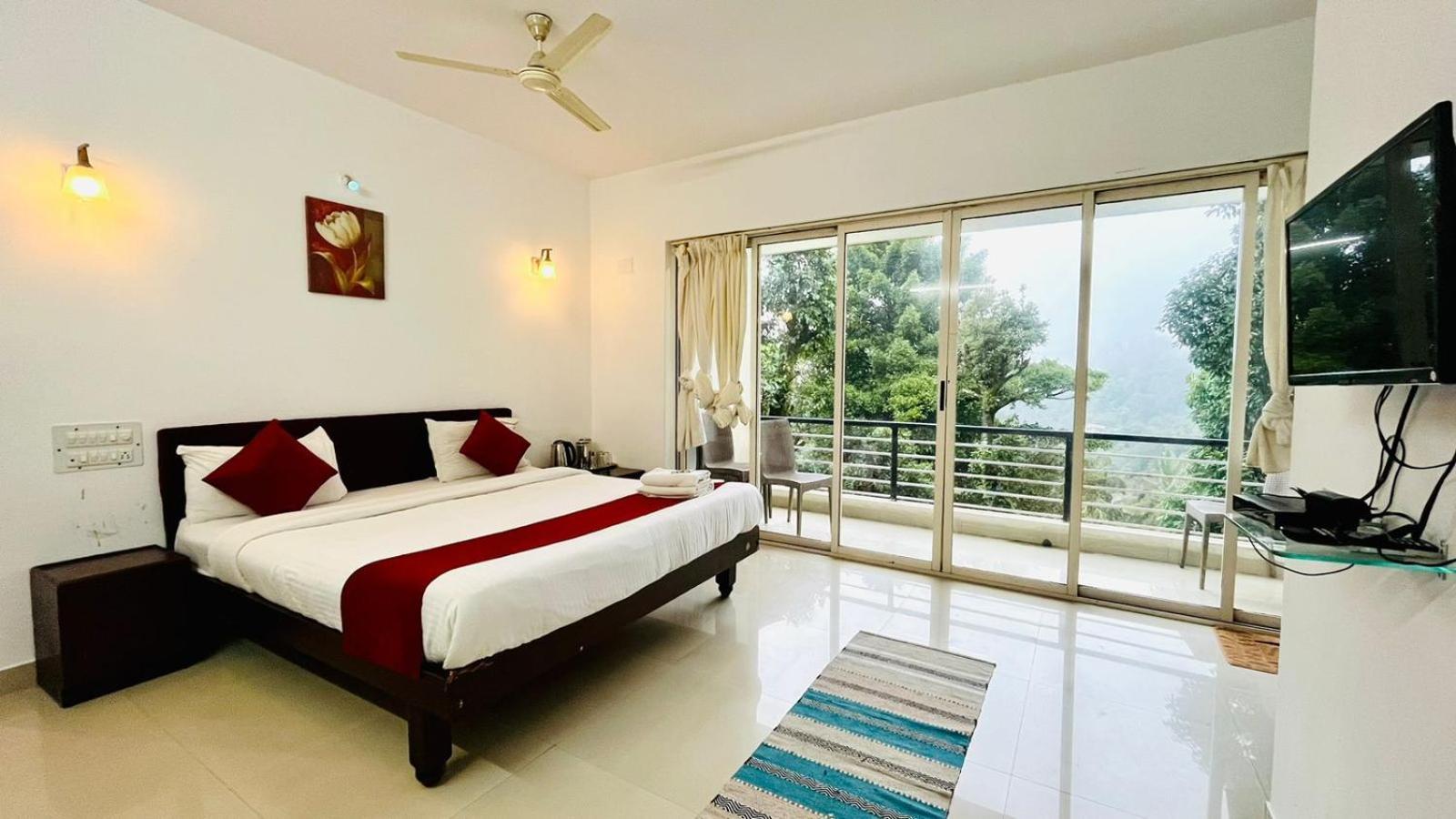 Red Stone Villas Coorg 马迪凯里 外观 照片