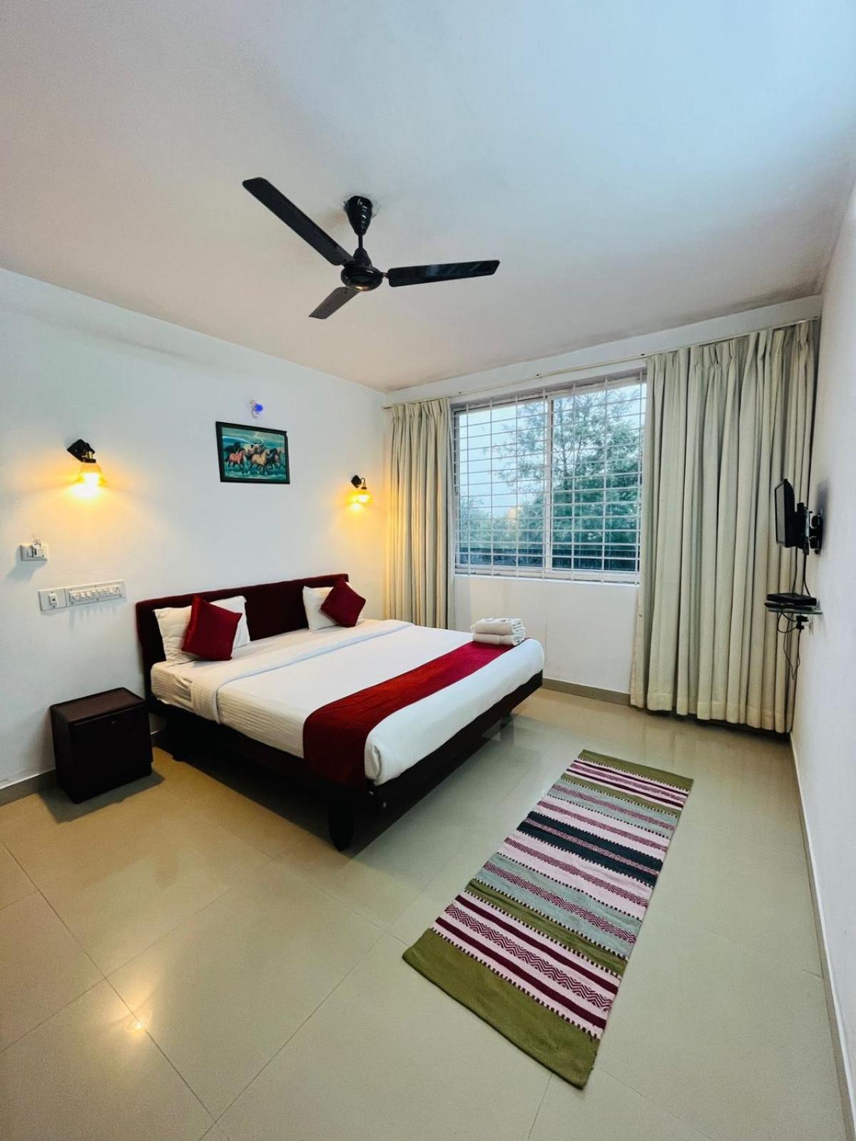 Red Stone Villas Coorg 马迪凯里 外观 照片