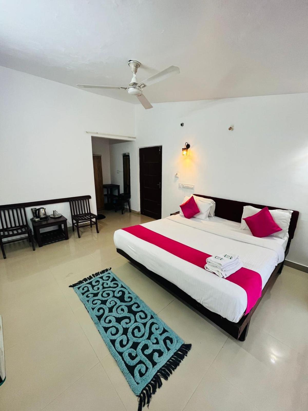 Red Stone Villas Coorg 马迪凯里 外观 照片