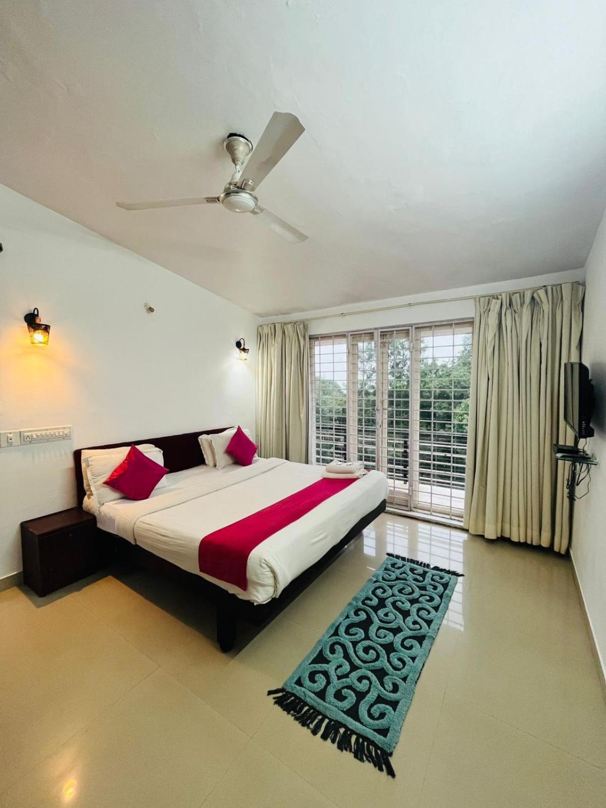 Red Stone Villas Coorg 马迪凯里 外观 照片